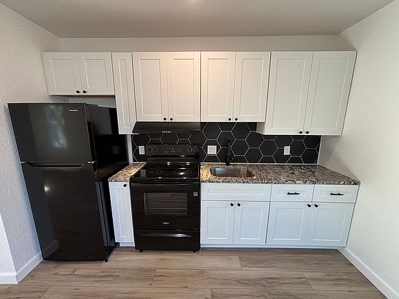 5th image of 150 S Nekoma Ave #D