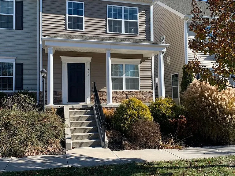 215 Phoenix Blvd NW — Photo 1
