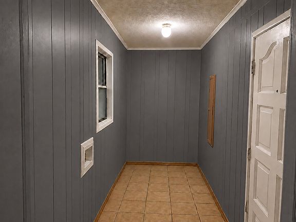 4th image of 100 E Scott St