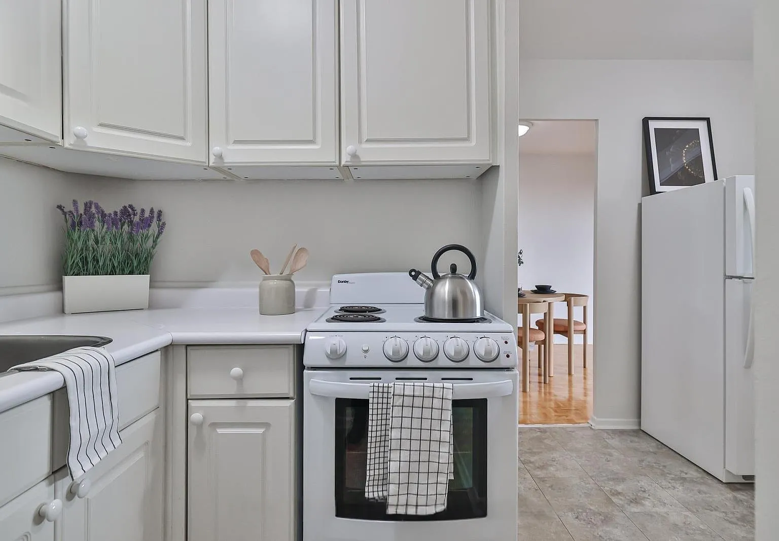 49 Wellington Street — Photo 1