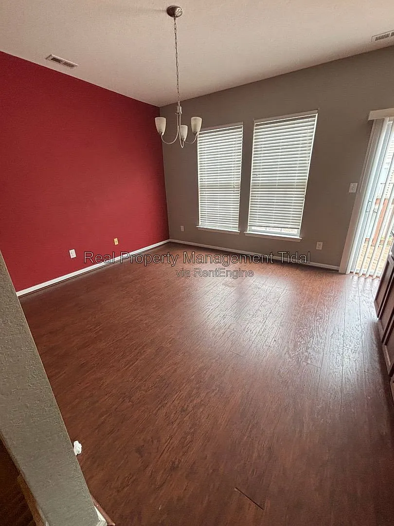 3 bed, 3.0 bath, 1749 sqft, $2,395 — Photo 4