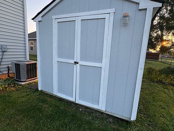 5th image of 415 Warrior Ct