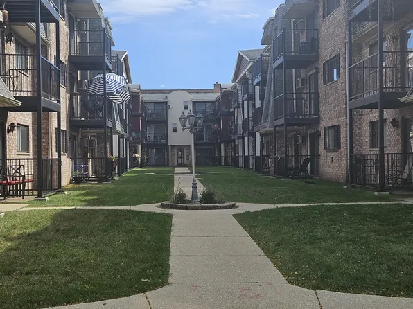 5345 N Delphia Ave APT 146, Chicago, IL 60656