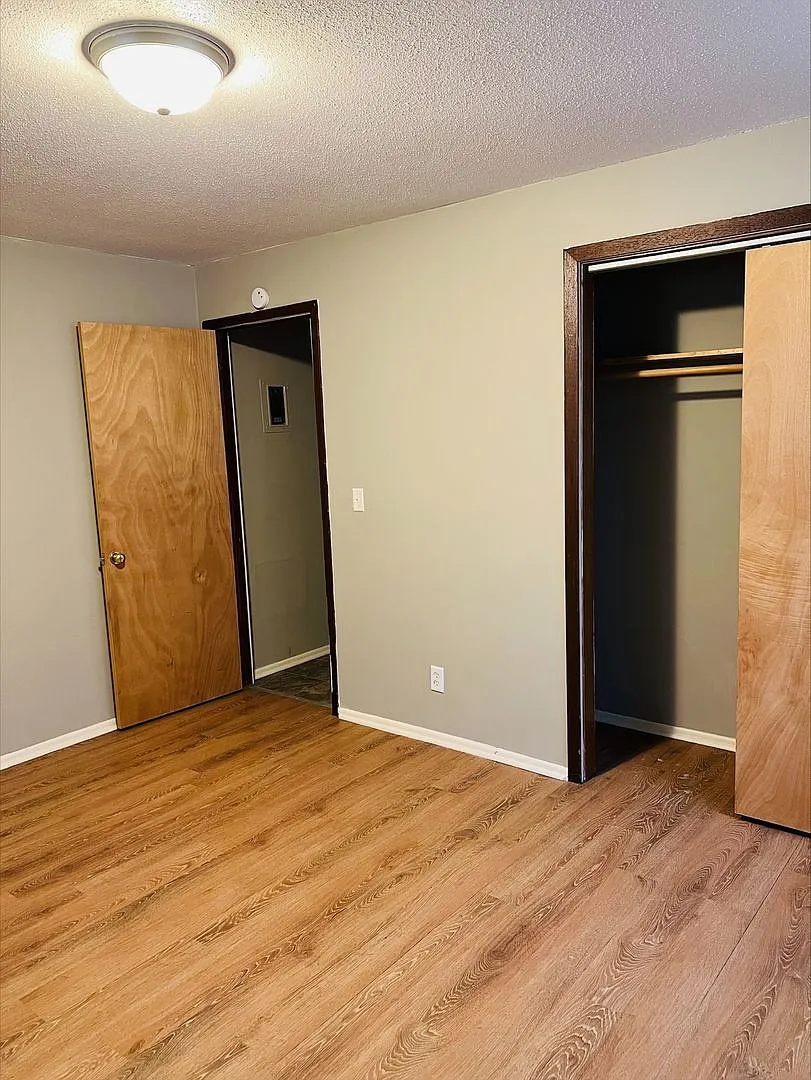 Heights Apartments - 191 Island Park — Photo 2
