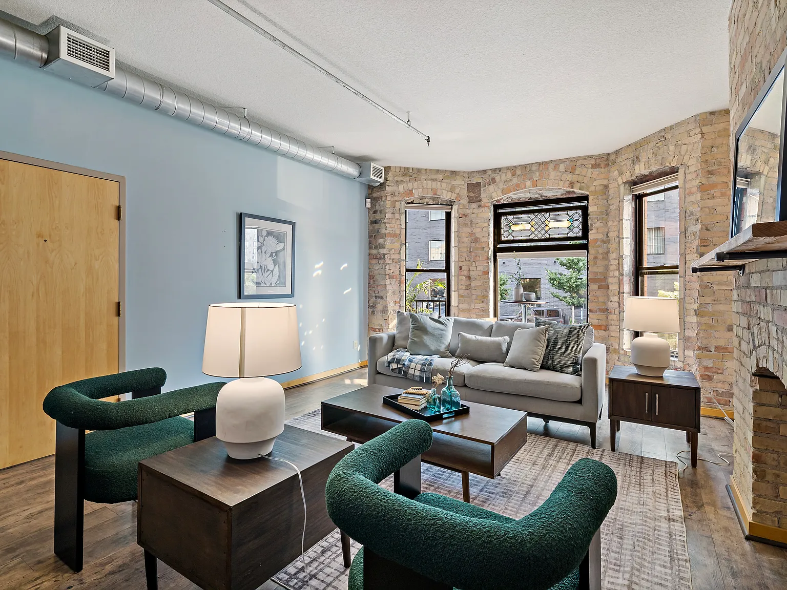 2 bed, 1200 sqft, $1,895 — Photo 2