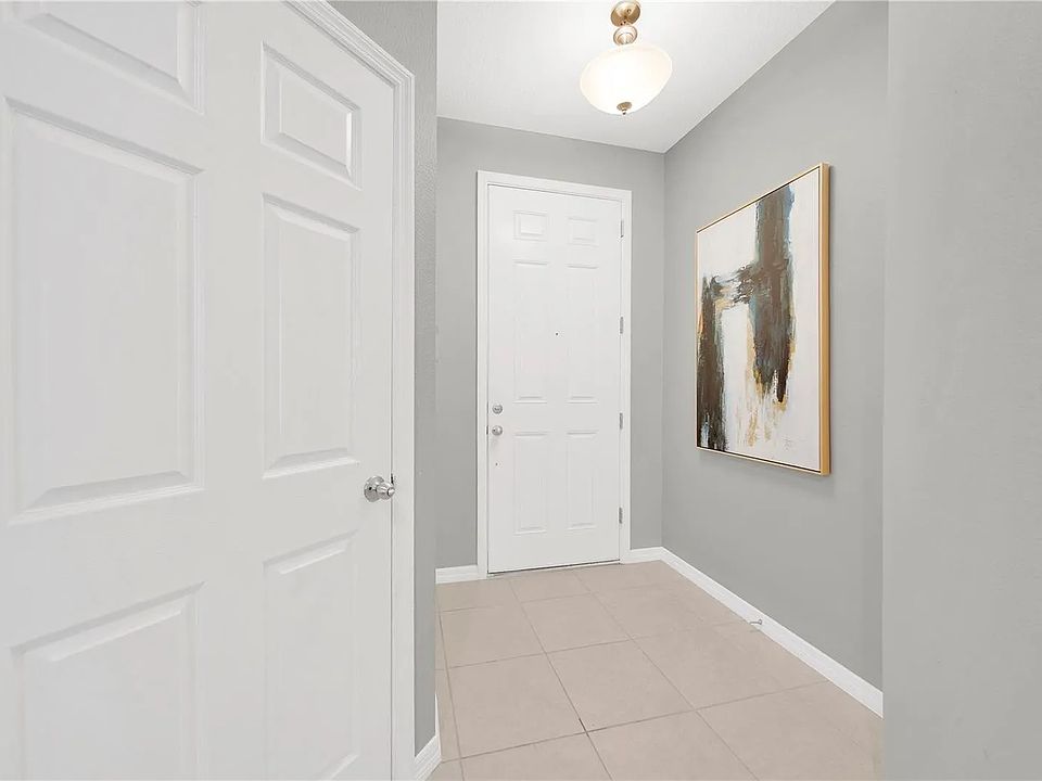 Spacious entrance