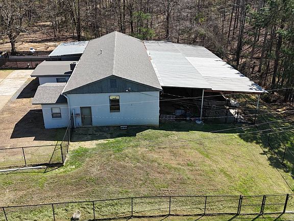 3rd image of 920 Ej Henry Rd