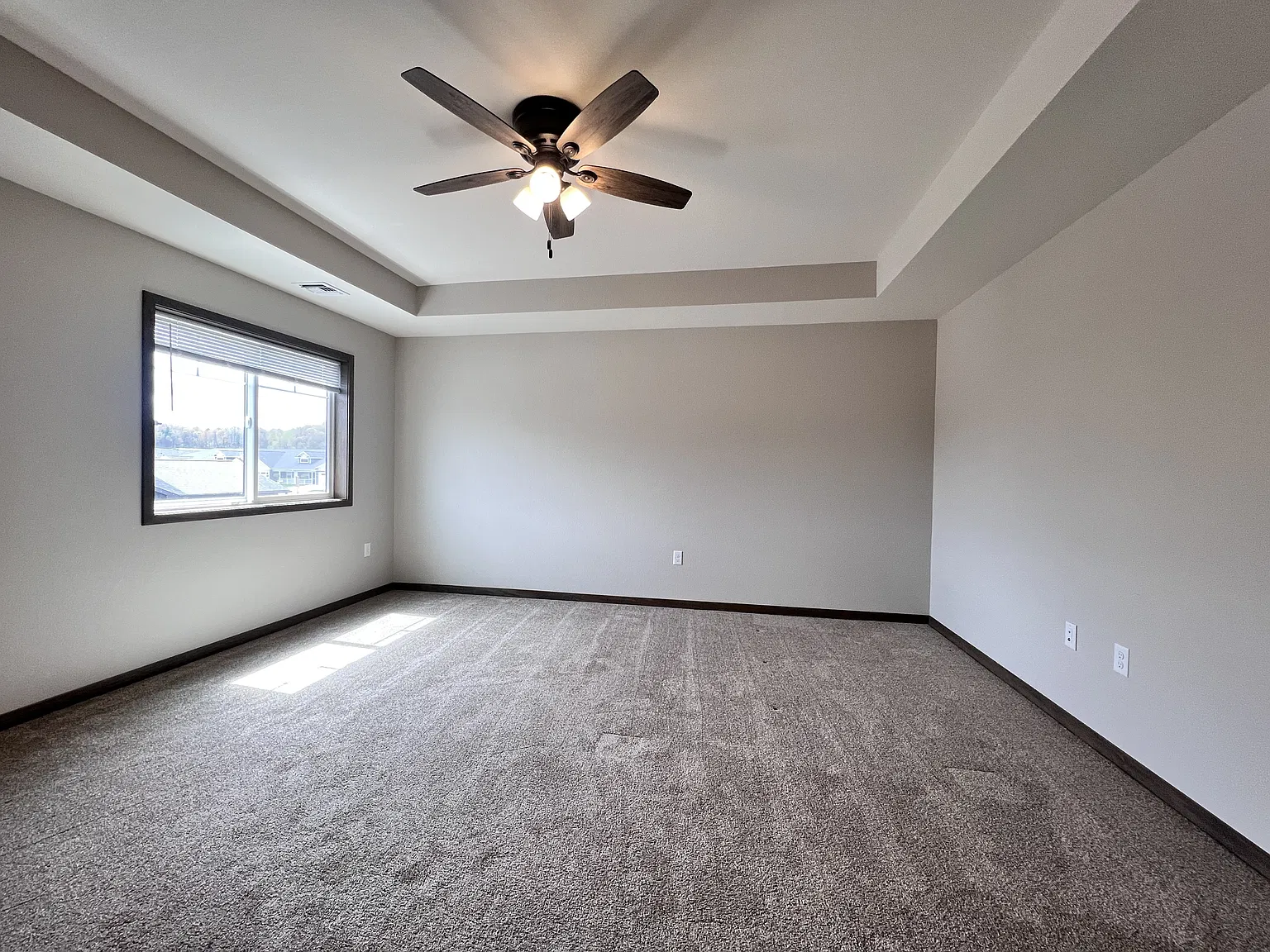 4875 Woodland Park Dr — Photo 4