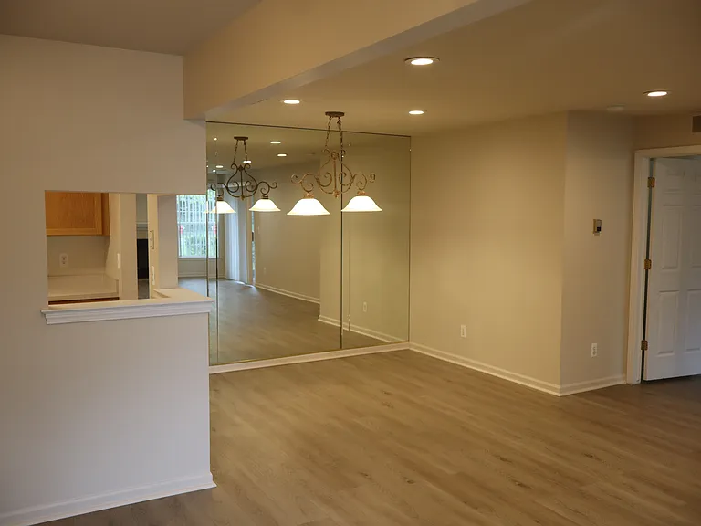 4580 Berkshire Dr — Photo 7