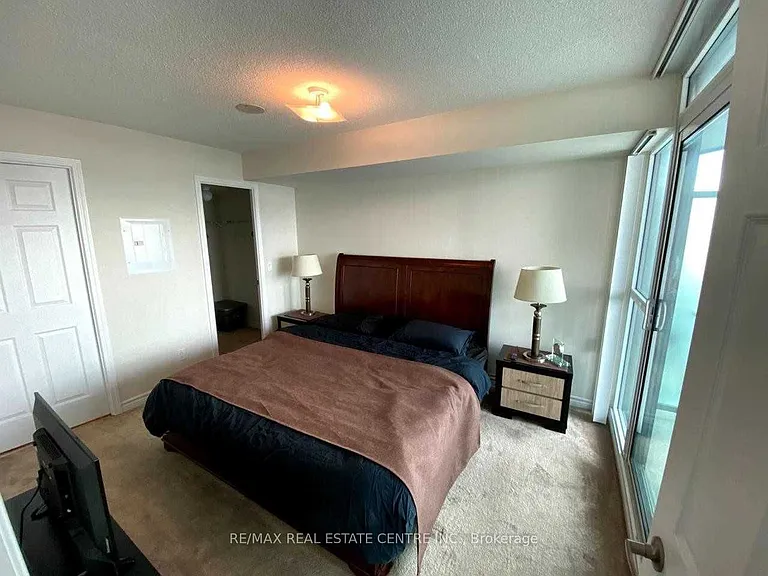 19 Grand Trunk Cres #3601 — Photo 7