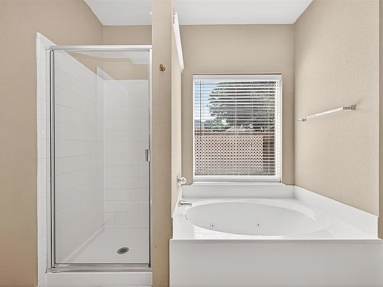17611 Haywood Oaks Dr — Photo 15
