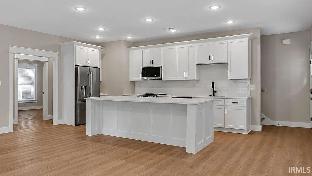 5 bed, 5.0 bath, 2384 sqft, $6,250 — Photo 4