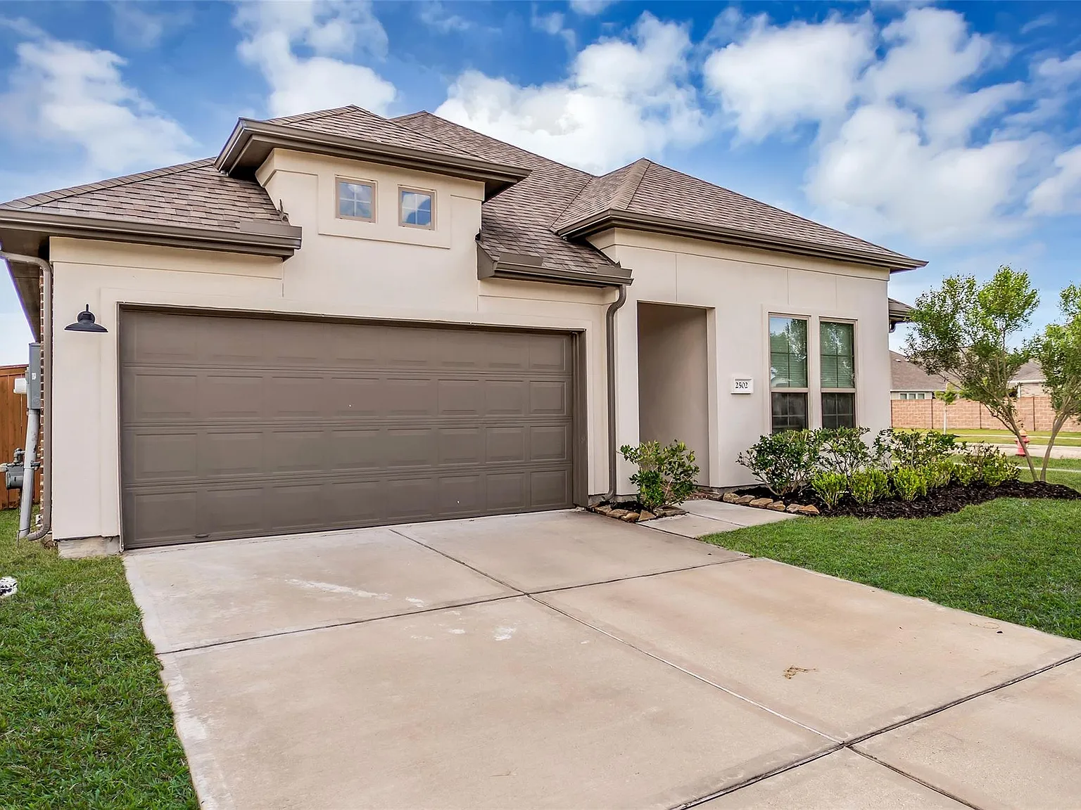4 bed, 3.0 bath, 2472 sqft, $3,500 — Photo 2