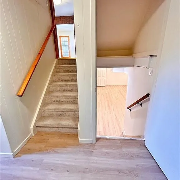 32 Mississauga Rd #LOWER — Photo 12