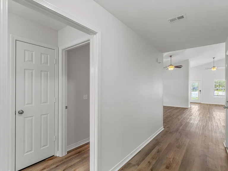 28 Easton St — Photo 6