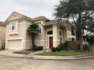 419 Harborview Dr, Kemah, TX 77565