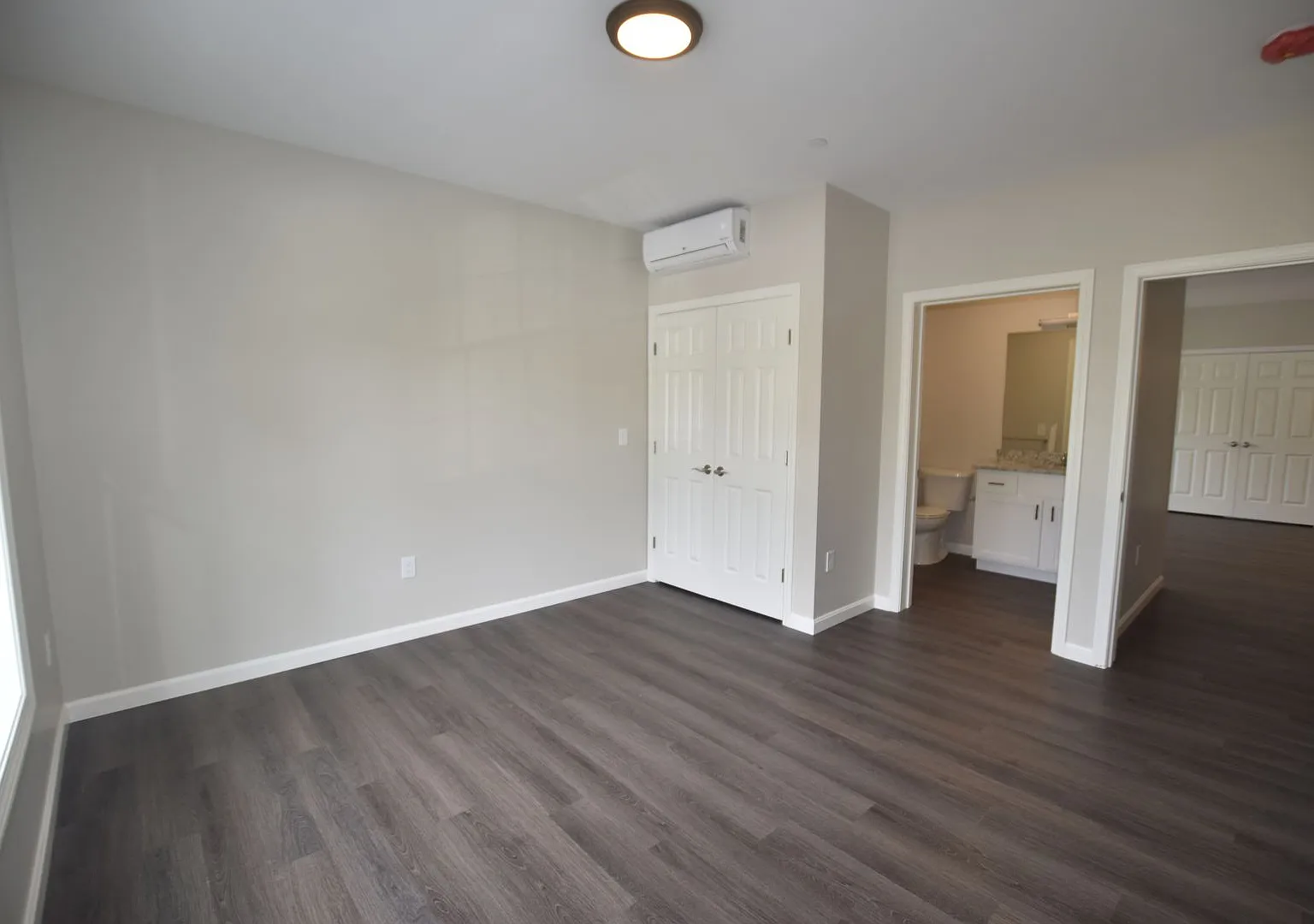 V&W/217 Rockingham Rd — Photo 3