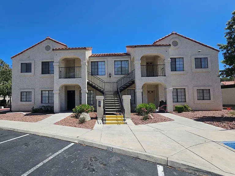 4805 Nara Vista Way — Photo 2