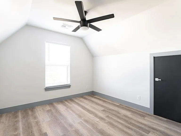 4009 N Indiana Ave — Photo 23