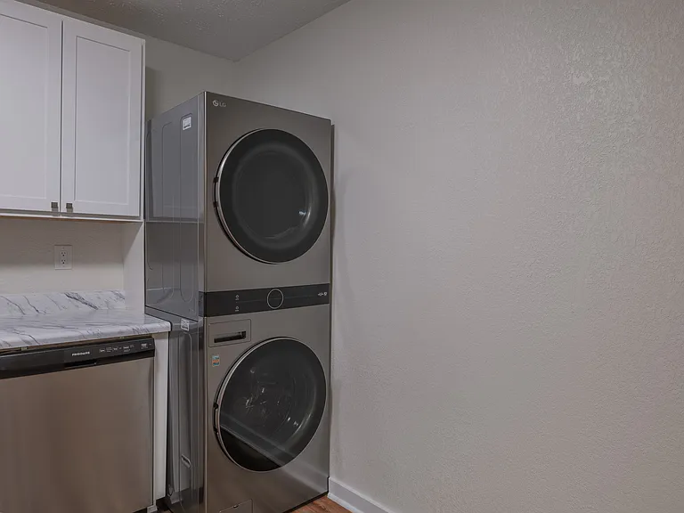 800 Rolling Hills Dr #8 — Photo 9