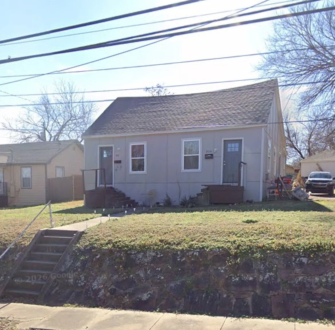 924 W Pecan St — Photo 1