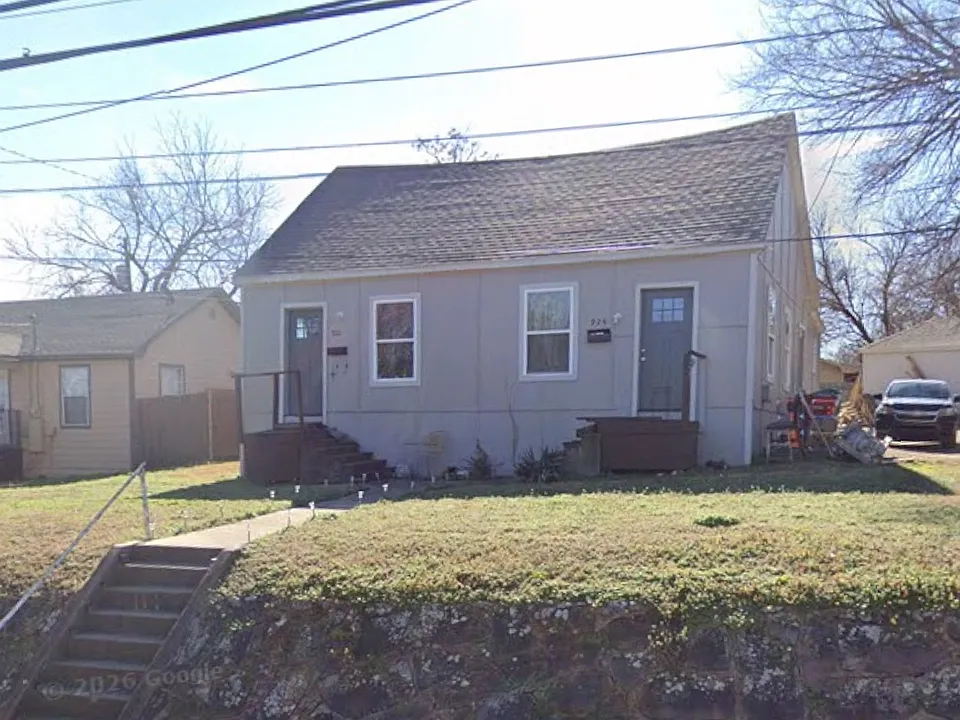 924 W Pecan St
