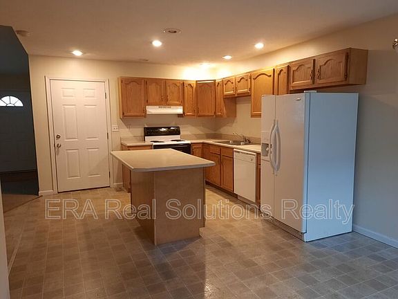 3rd image of 1034 N West St