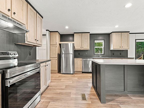 5th image of 8019 Cornwall Rd