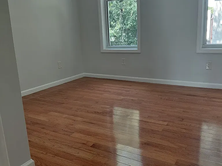131 Eldert St #3F — Photo 8