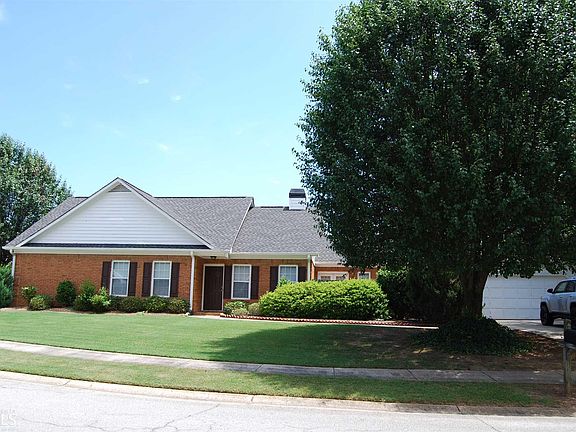 2nd image of 105 Woodgate Dr