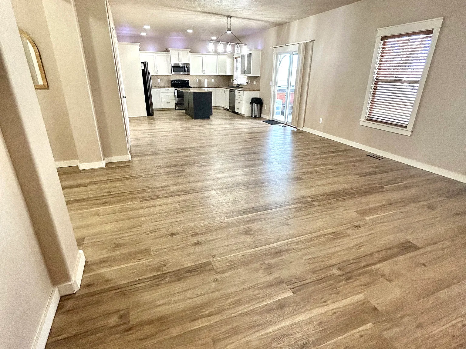 1902 E Mountain Man Dr — Photo 3