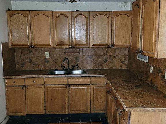 4th image of 436 Waseca Dr