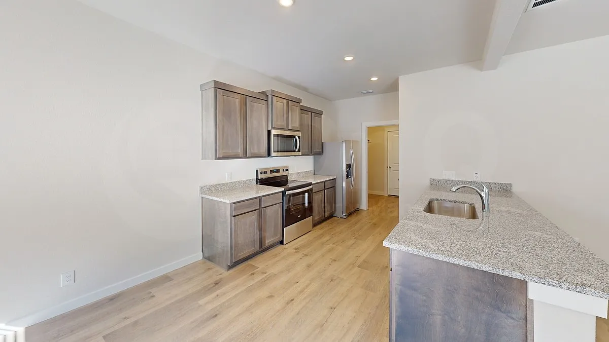 4 bed, 2.5 bath, 2173 sqft, $2,500 — Photo 4