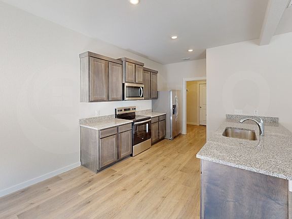 4th image of 736 Layton Ct