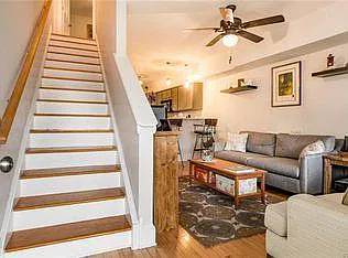 2 bed, 1.5 bath, 840 sqft, $1,800 — Photo 4