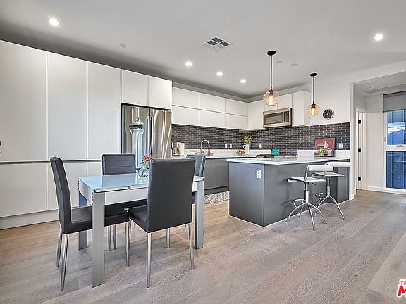 4th image of 117 N Manhattan Pl