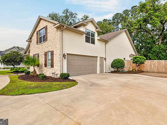 5th image of 400 Belmont Cir
