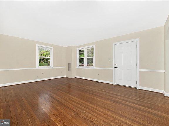 5th image of 25628 Ridge Rd