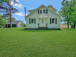 1989 Sound Ave, Calverton, NY 11933