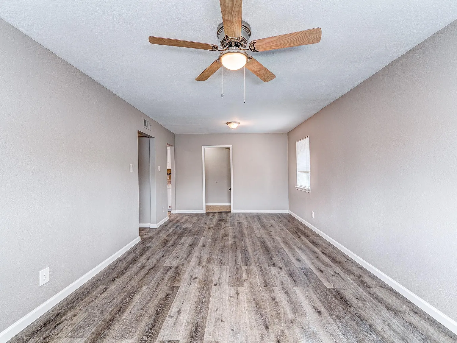2 bed, 1.0 bath, 980 sqft, $985 — Photo 4