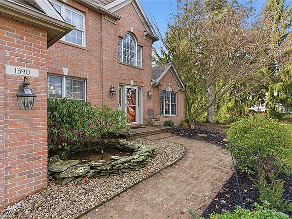 3rd image of 1390 Silverdale Cir