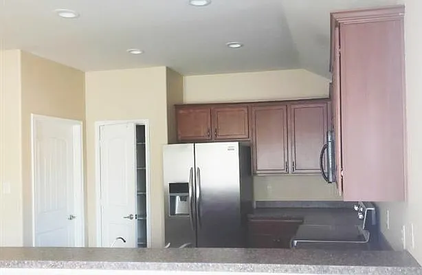 136 Meadow Crest Dr — Photo 2