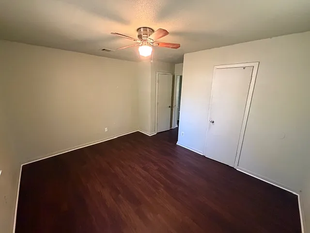 4 bed, 1.5 bath, 1266 sqft, $1,050 — Photo 4