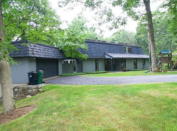 2nd image of 21 Fern Hill Dr
