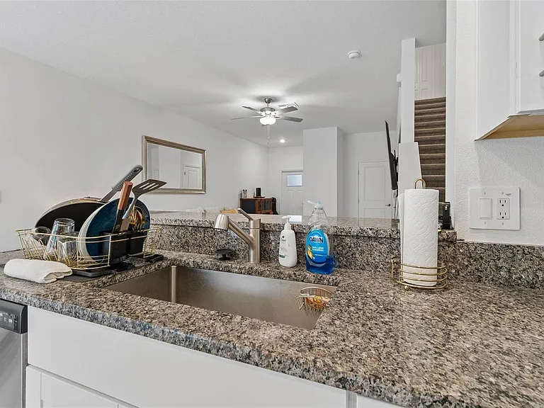 6076 Shiner St — Photo 15