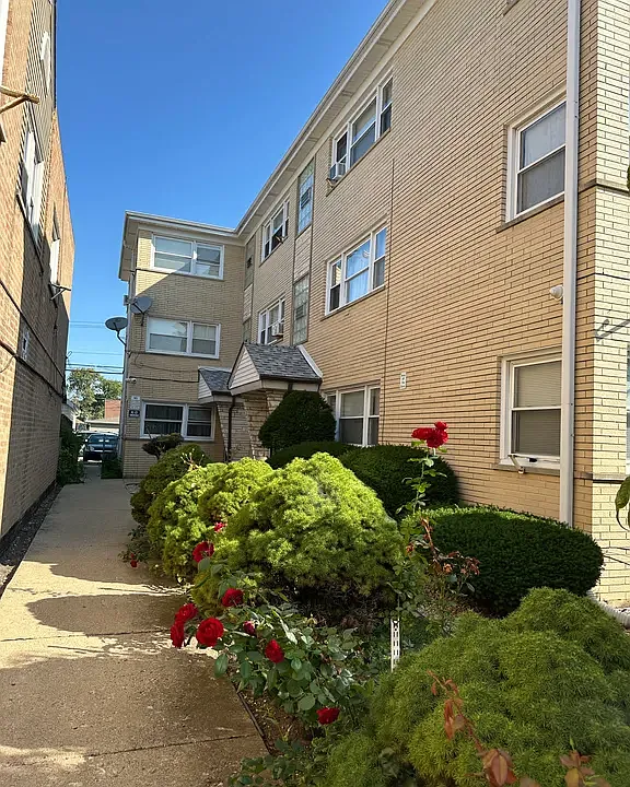 7458 W Belmont Ave #2