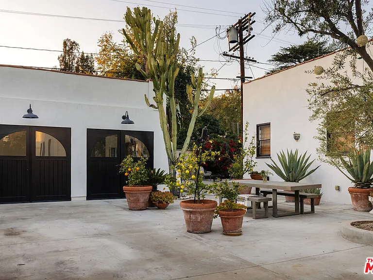 1935 N Catalina St — Photo 24