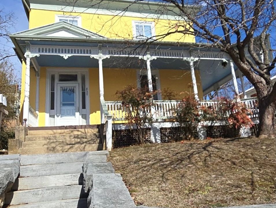 1st image of 827 W Beverley St #3