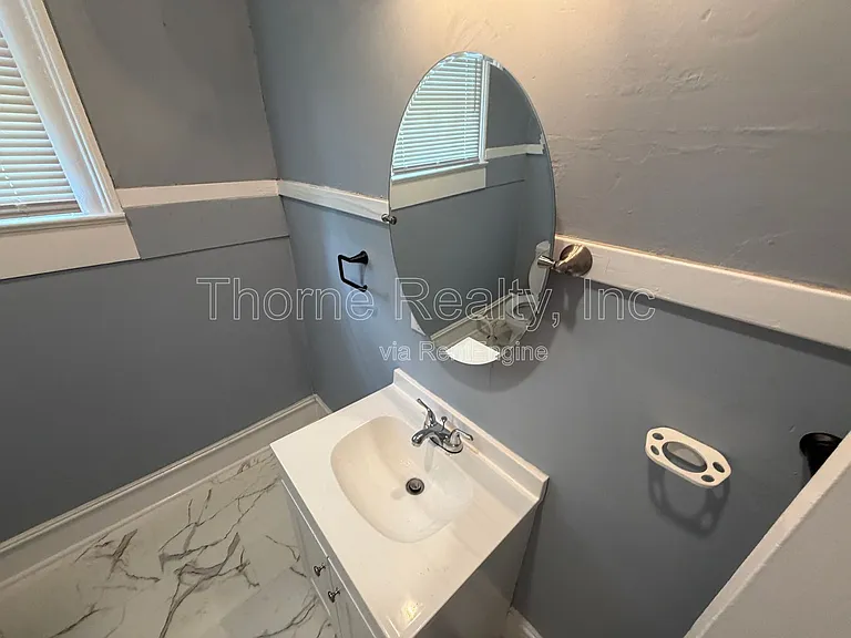 412 W Walnut St — Photo 11