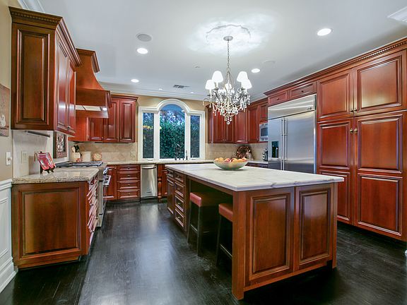 4th image of 2654 Country Club Dr